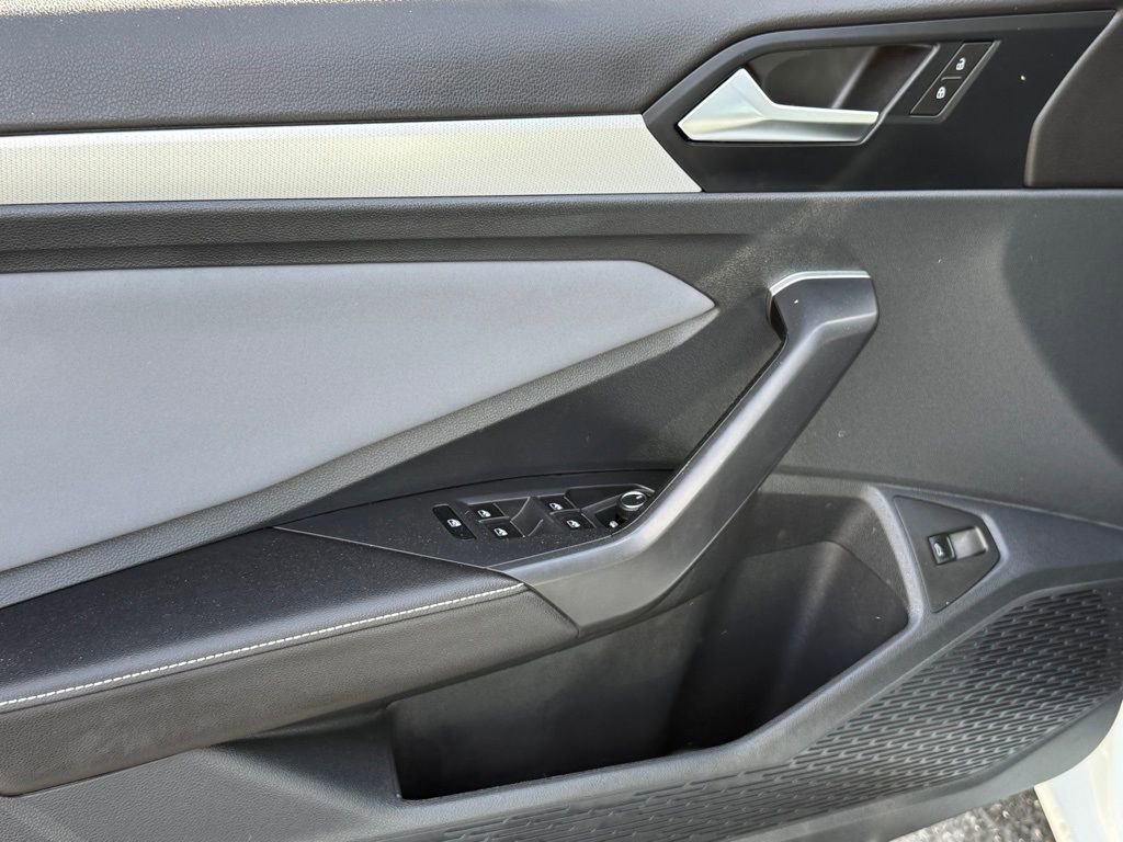 Used 2025 Volkswagen Jetta SE image 9