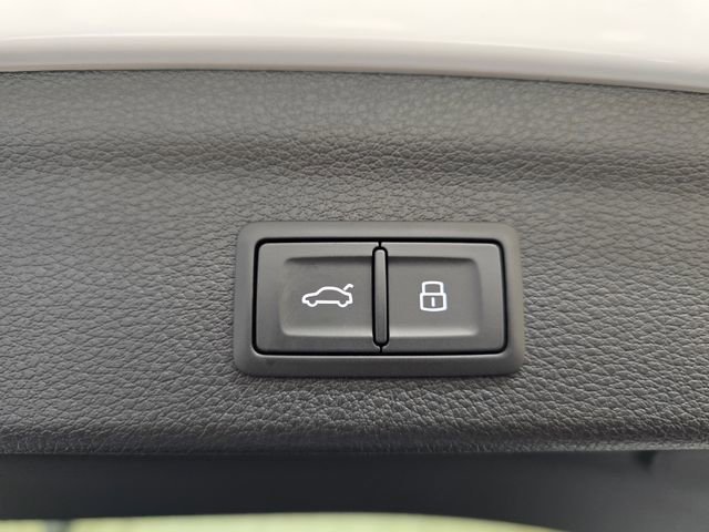 New 2025 Audi Q3 2.0T Premium image 32