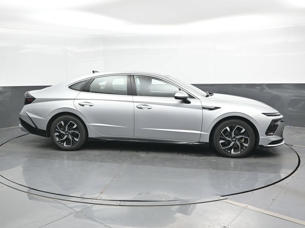 Used 2025 Hyundai Sonata SEL FWD image 3