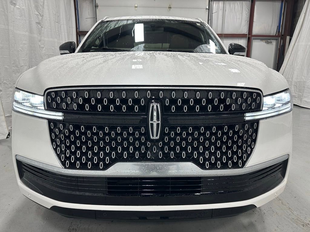 Used 2025 Lincoln Navigator Reserve image 2