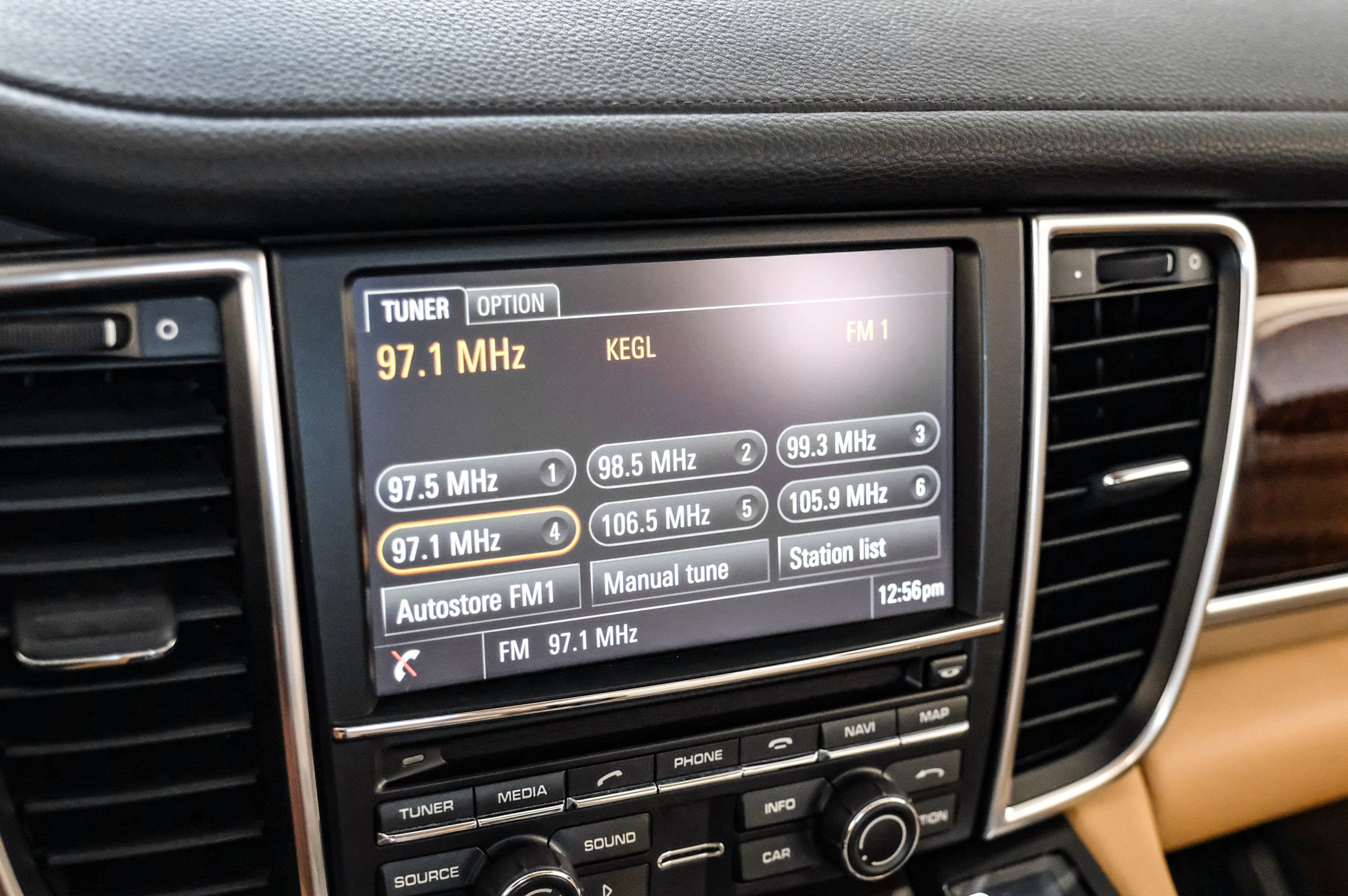 Used 2015 Porsche Panamera S w/ Premium Package Plus image 27