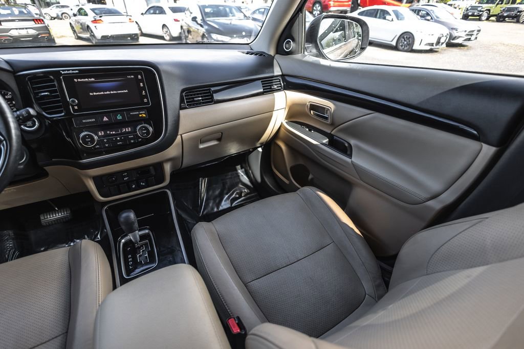 Used 2017 Mitsubishi Outlander GT AWD/4WD image 25