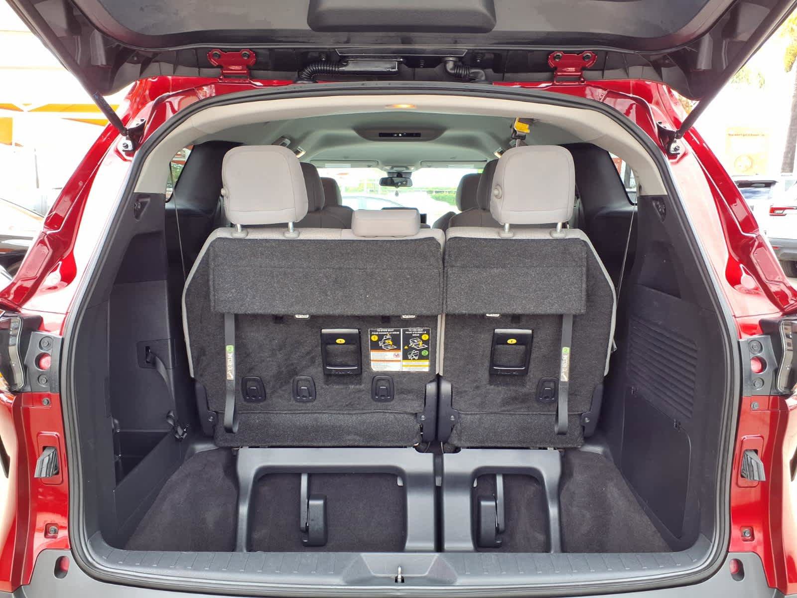 Certified 2025 Toyota Sienna LE FWD image 6