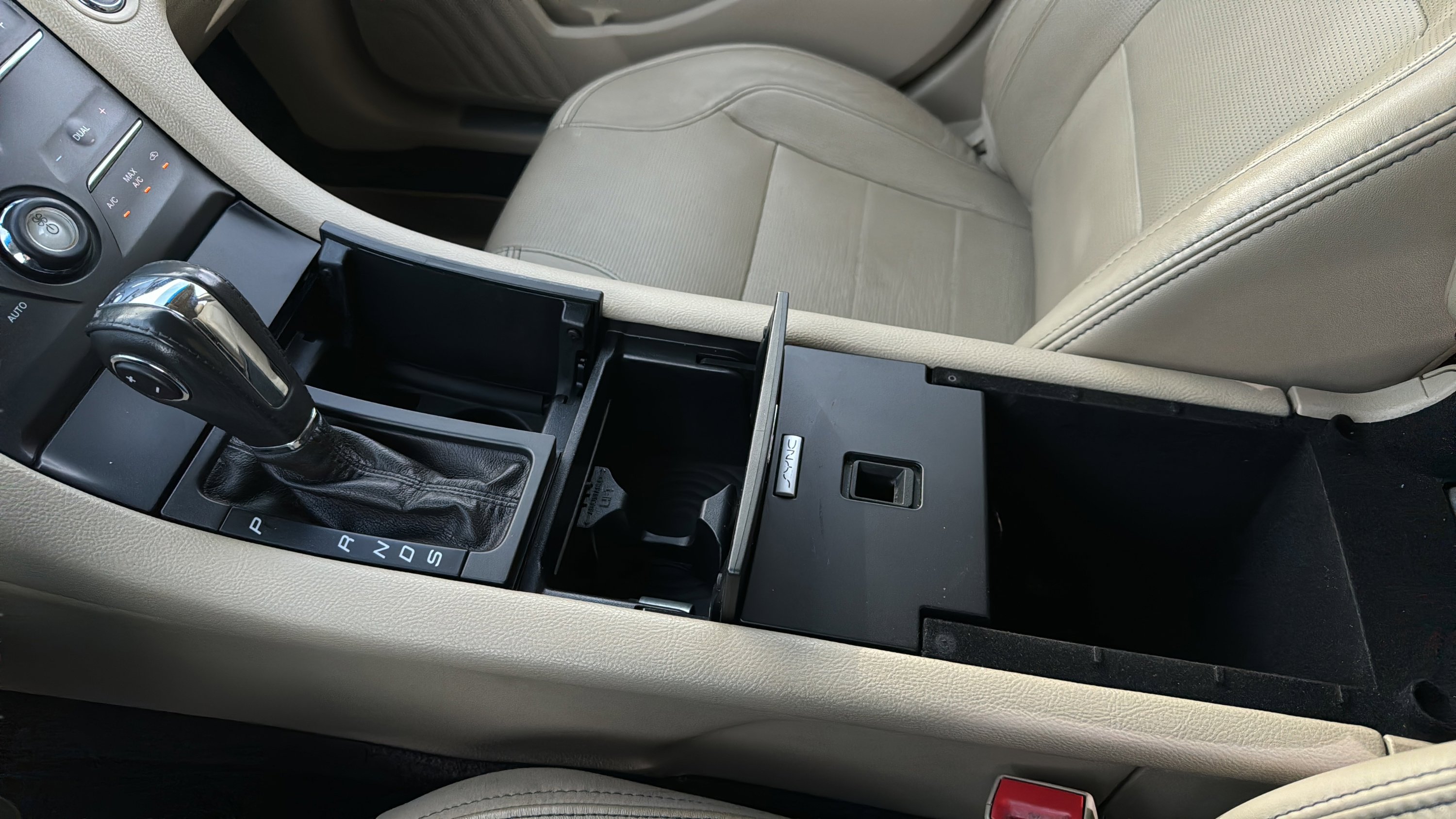 Used 2015 Ford Taurus Limited FWD image 20