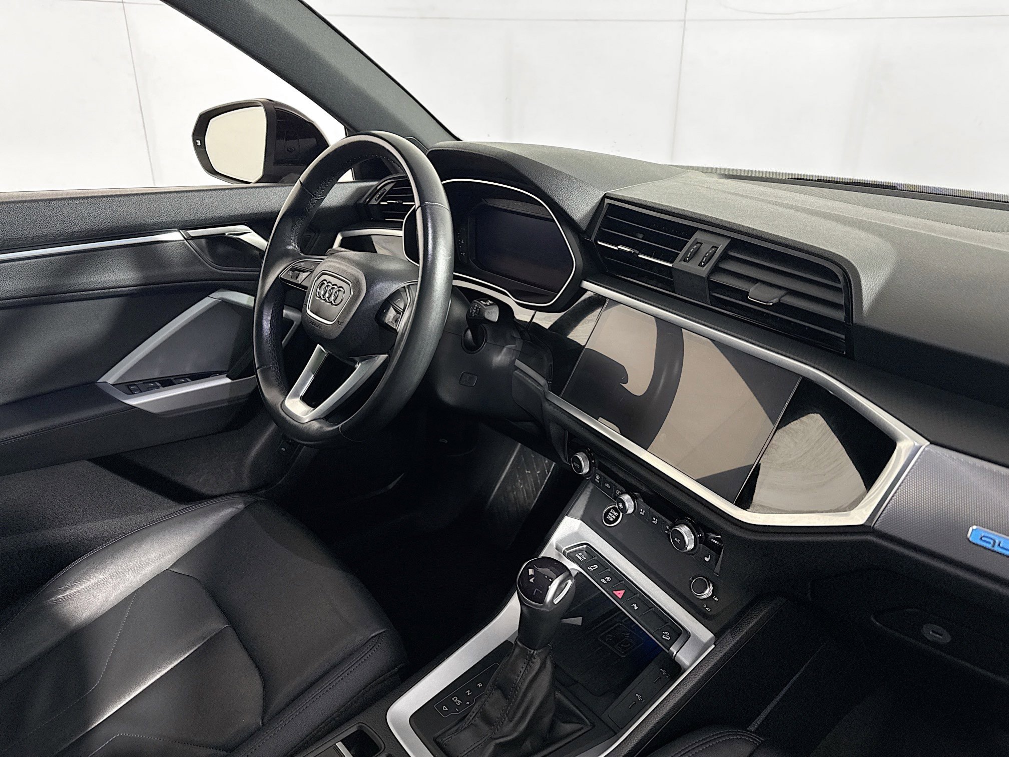 Used 2023 Audi Q3 2.0T Premium Plus w/ Premium Plus Package image 28