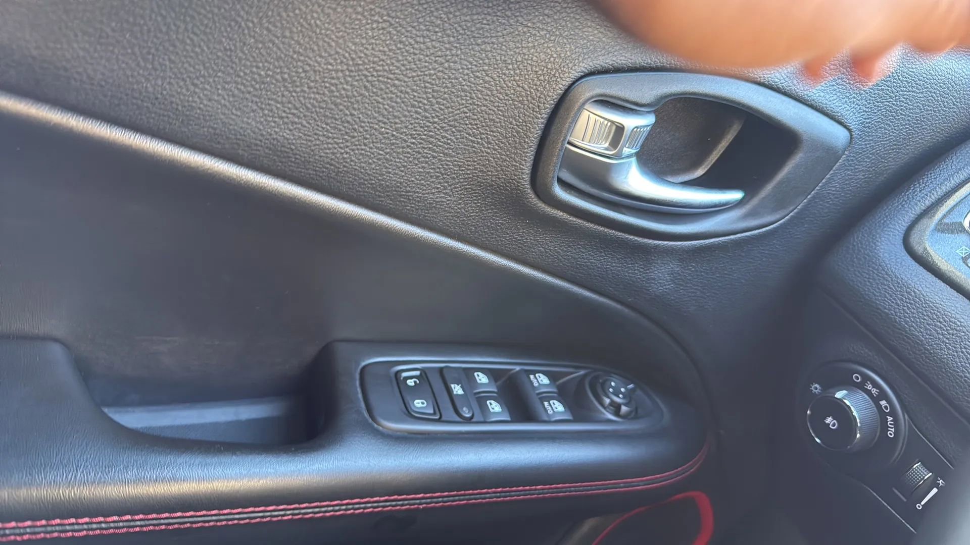 Used 2018 Jeep Compass Trailhawk w/ Leather Interior Group image 22