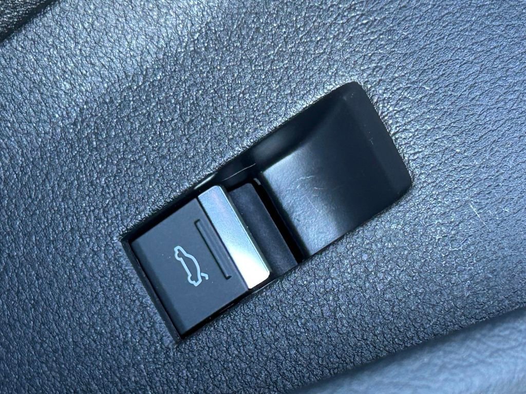 Used 2023 Audi e-tron S Premium Plus w/ Black Optic Package image 80