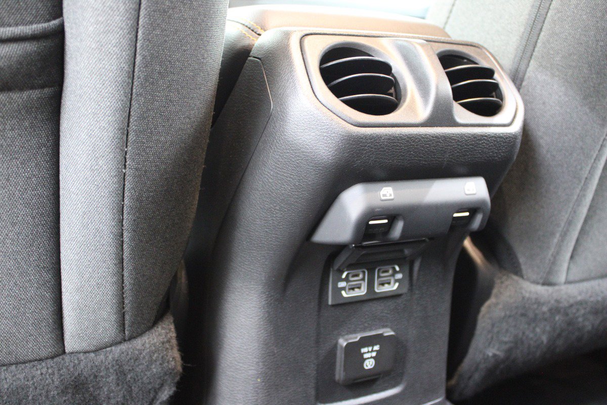 Used 2025 Jeep Wrangler Unlimited Sahara w/ Safety Group image 30