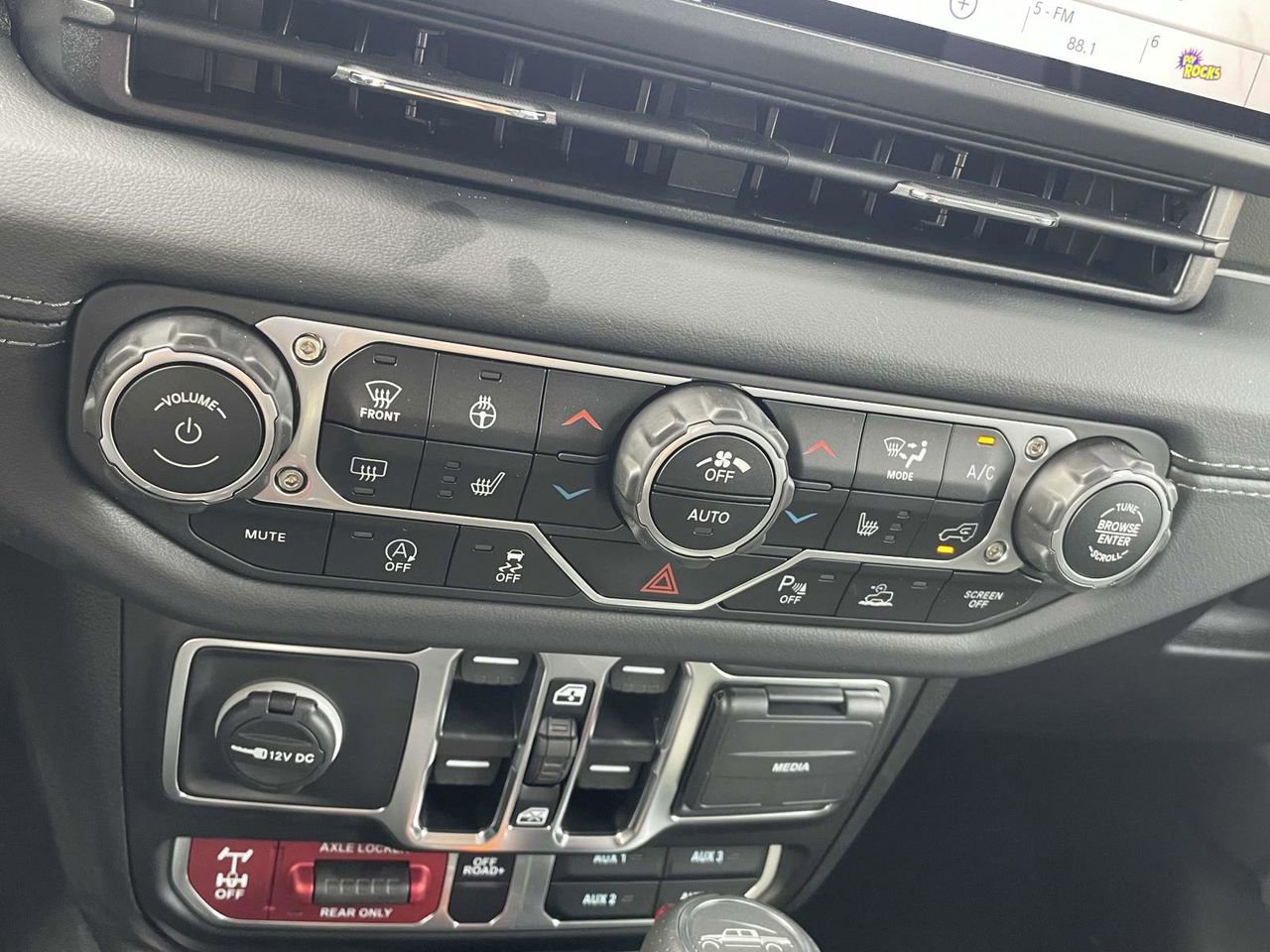 New 2025 Jeep Gladiator Mojave w/ Safety Group image 20