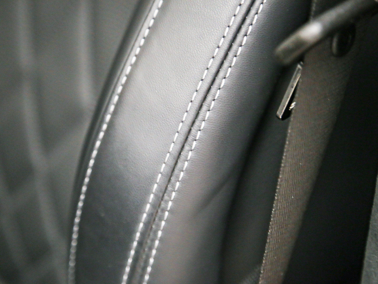 Used 2025 Mercedes-Benz G 550 image 32
