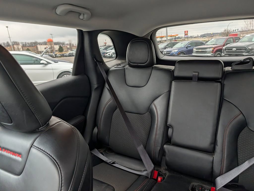 Used 2022 Jeep Cherokee Trailhawk w/ Comfort/Convenience Group AWD/4WD image 12