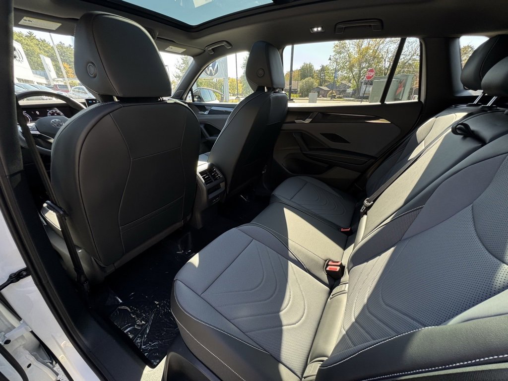 New 2025 Volkswagen Tiguan SE R-Line image 26