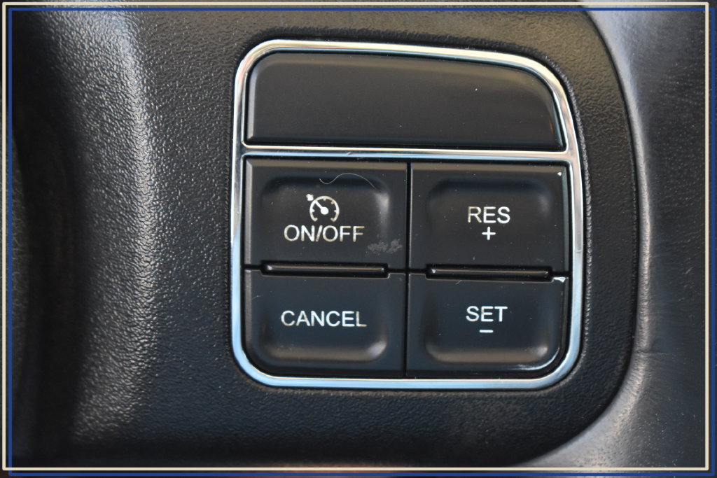 Used 2018 Jeep Wrangler Unlimited Sahara w/ Connectivity Group AWD/4WD image 26