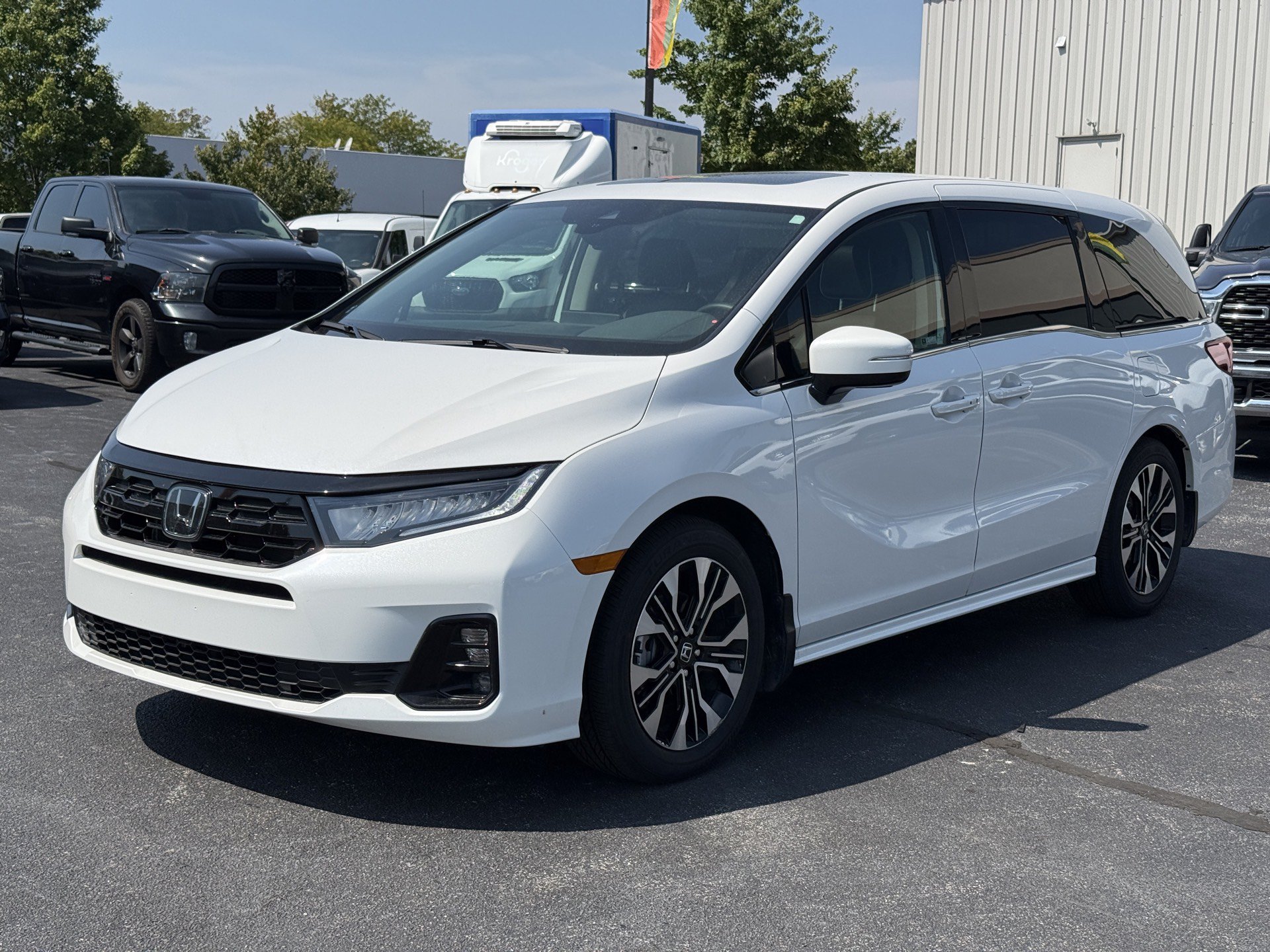 Used 2026 Honda Odyssey Elite image 4