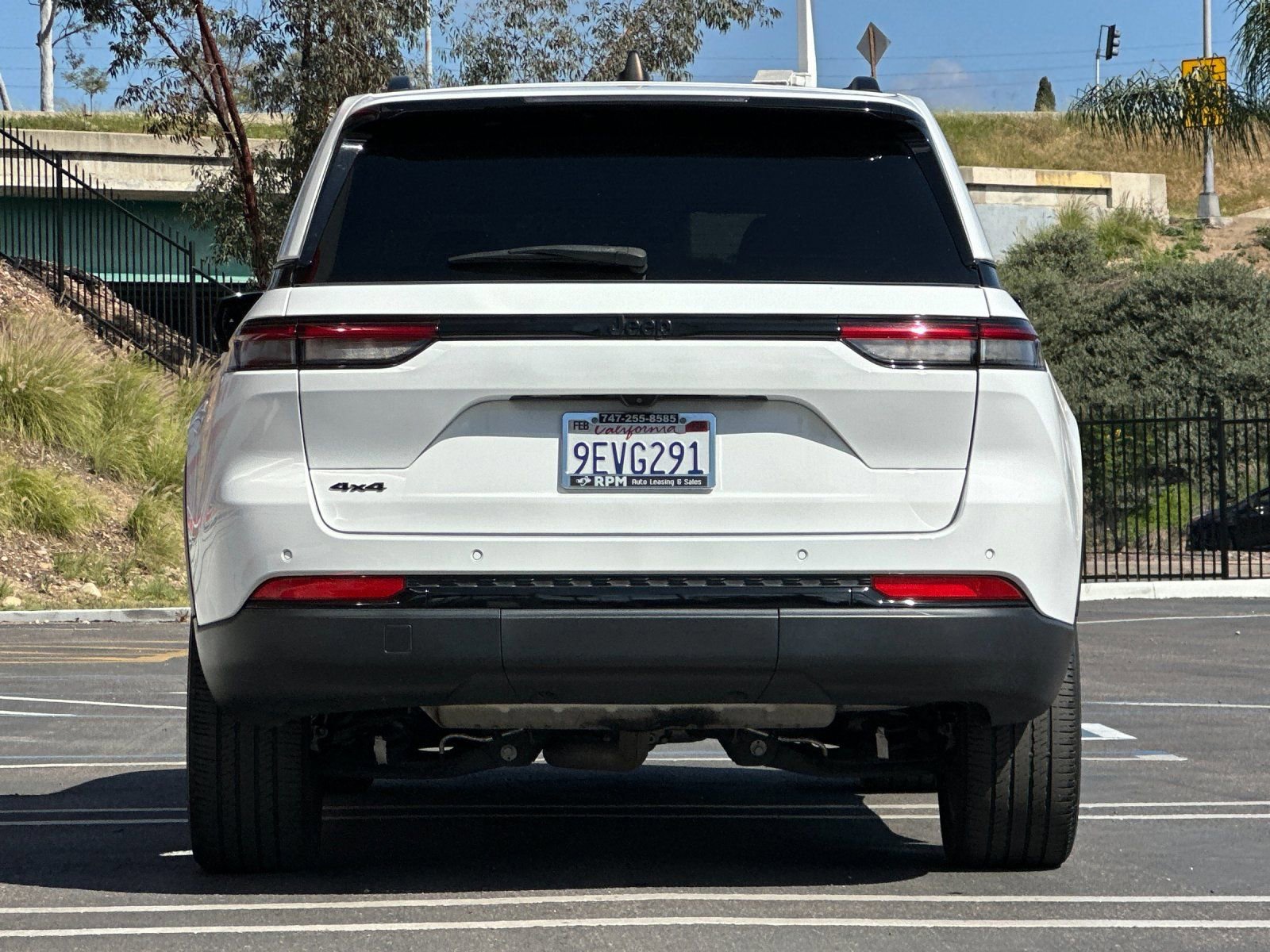 Used 2023 Jeep Grand Cherokee Altitude image 4