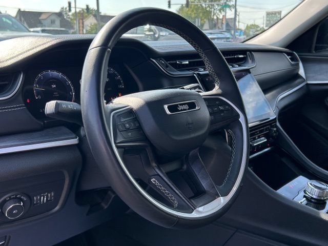 Used 2023 Jeep Grand Cherokee L Limited AWD/4WD image 36