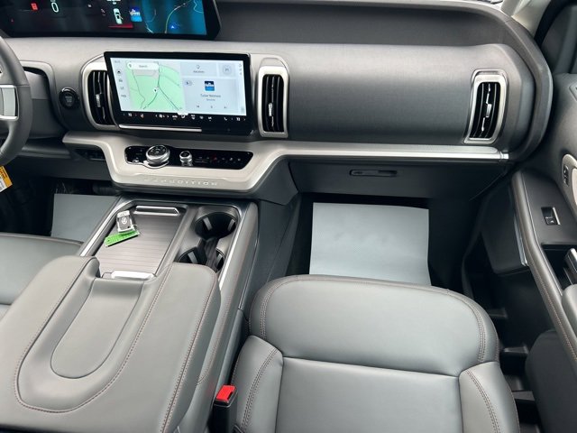 New 2025 Ford Expedition Active image 14