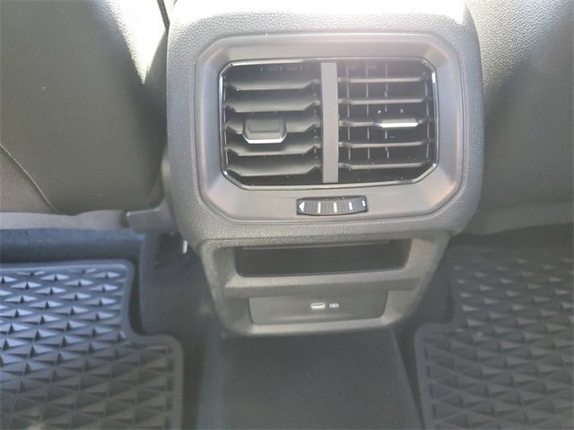 Certified 2025 Volkswagen Taos SE image 15