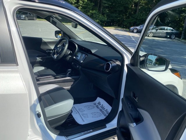 Used 2022 Nissan Kicks SR w/ Premium Package image 24