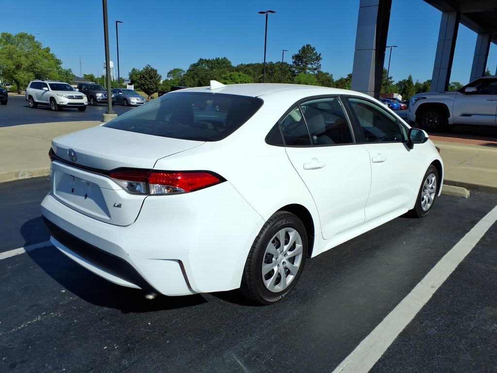Used 2021 Toyota Corolla LE w/ Carpet Mat Package (TMS) FWD image 3