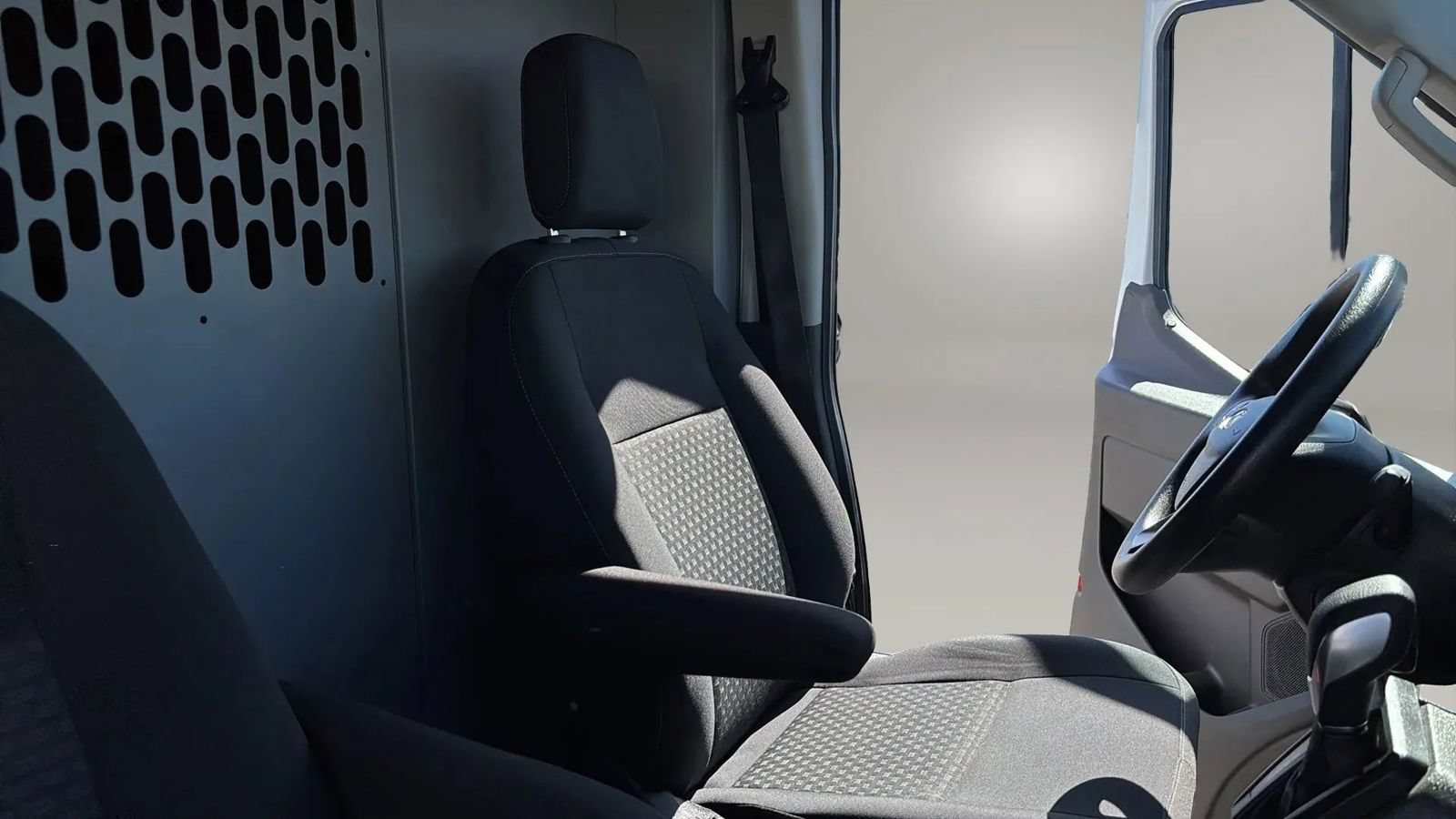 Used 2020 Ford Transit 250 Medium Roof RWD image 19