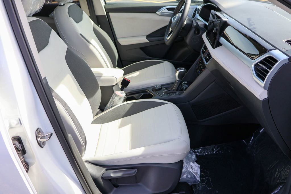 New 2025 Volkswagen Taos SE image 42