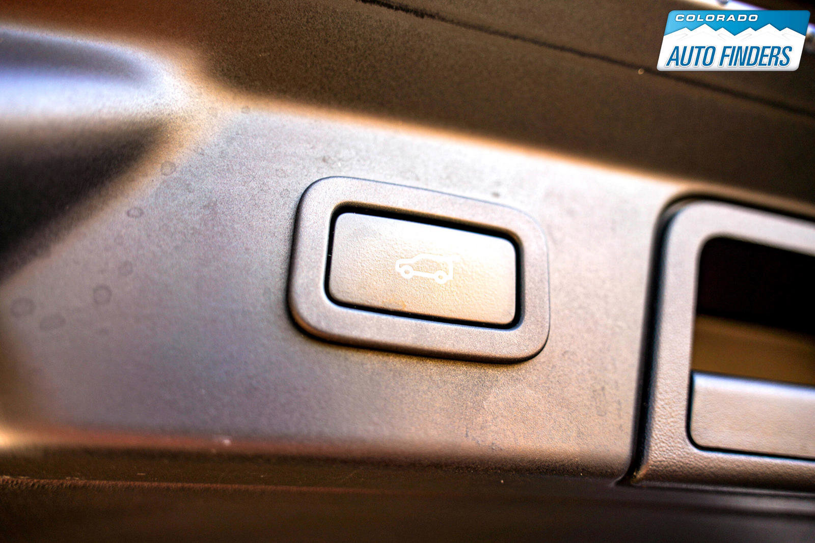 Used 2020 Land Rover Range Rover Velar S image 32