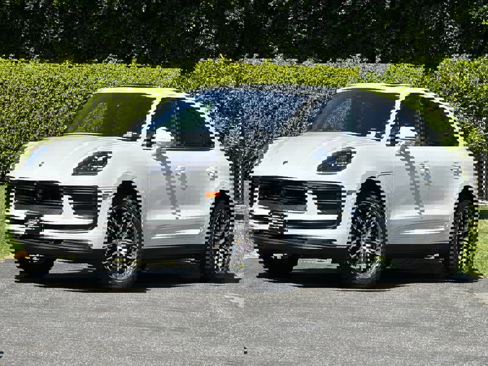 Used 2025 Porsche Macan image 1