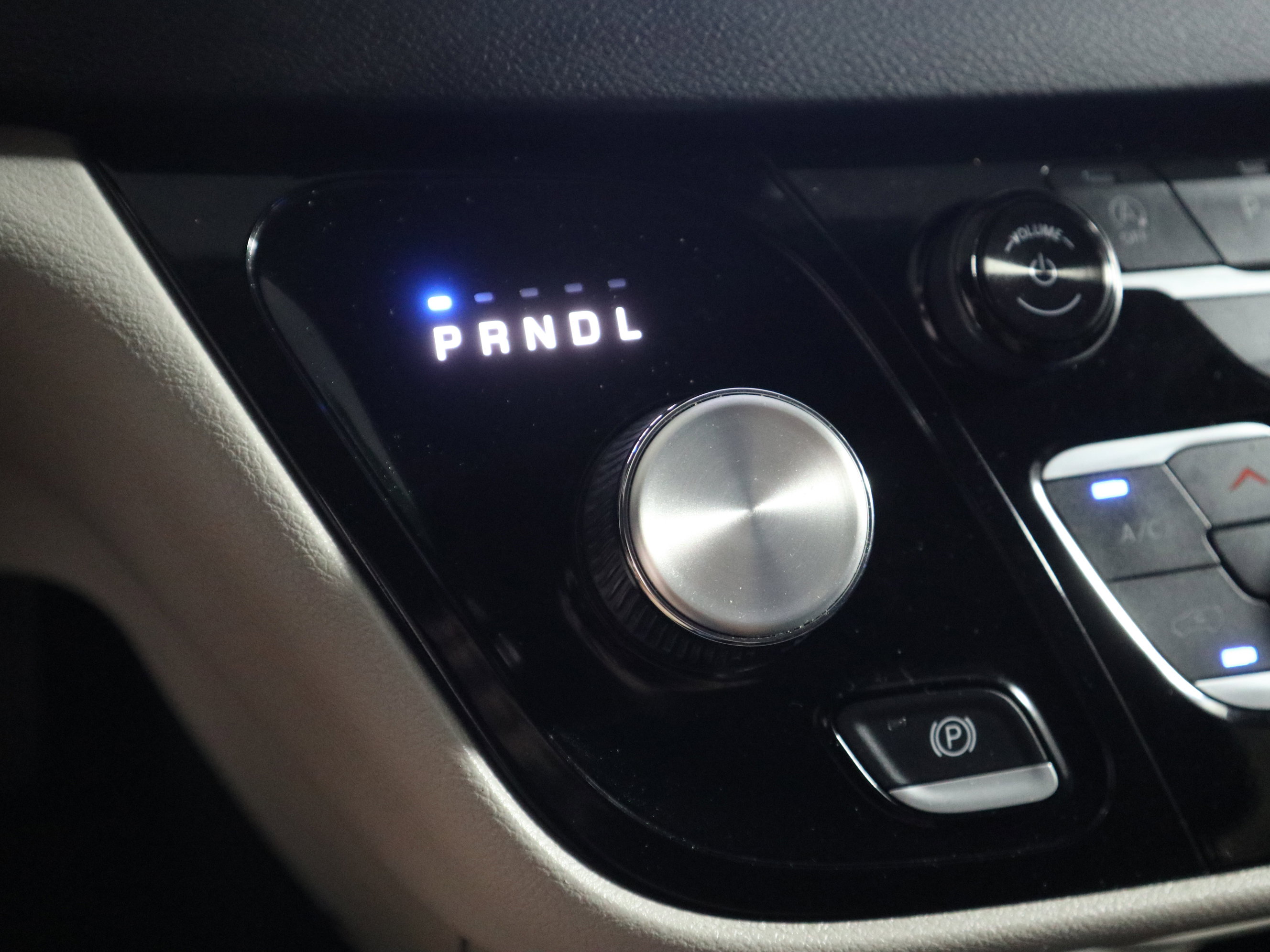 Used 2024 Chrysler Pacifica Touring-L FWD image 23