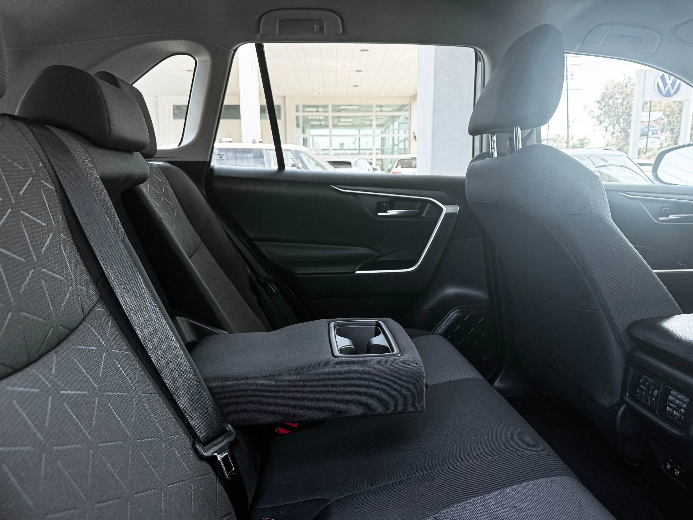 Used 2020 Toyota RAV4 XLE image 25