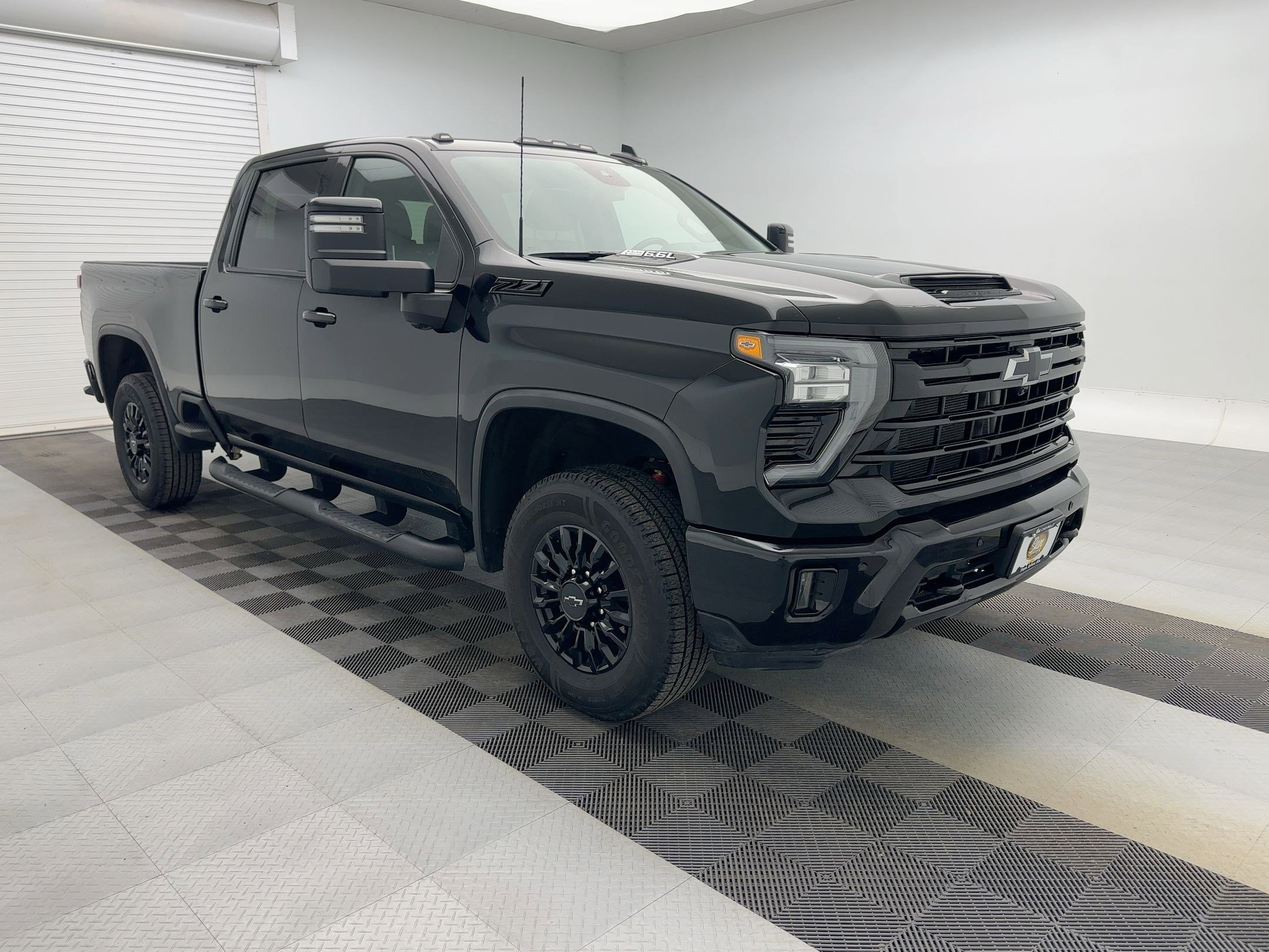 Used 2024 Chevrolet Silverado 3500 LTZ w/ LTZ Plus Package image 7