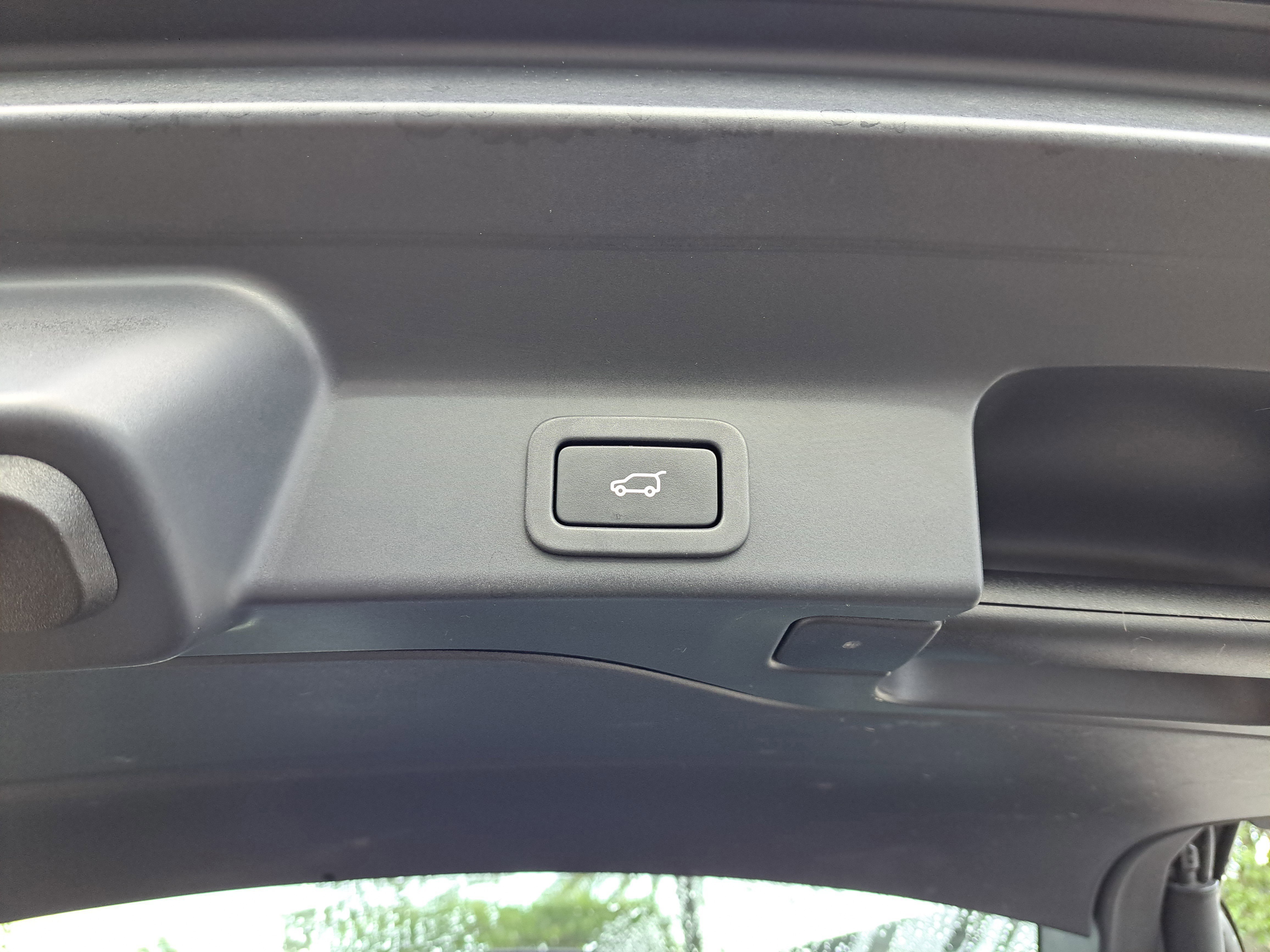 Used 2022 Jaguar F-PACE S image 6