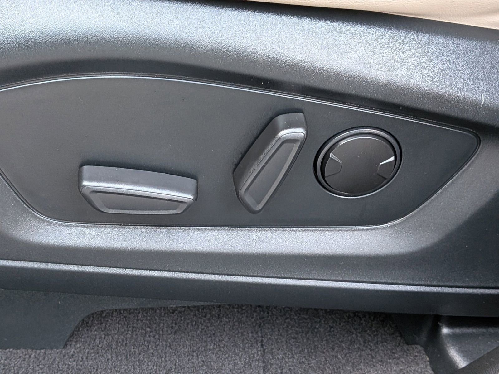 Certified 2023 Ford Explorer XLT w/ Equipment Group 202A image 22