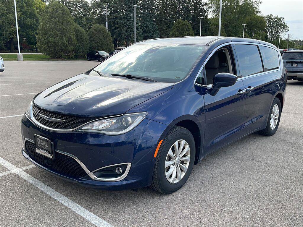 Used 2019 Chrysler Pacifica Touring Plus w/ Advanced Safetytec Group FWD image 20