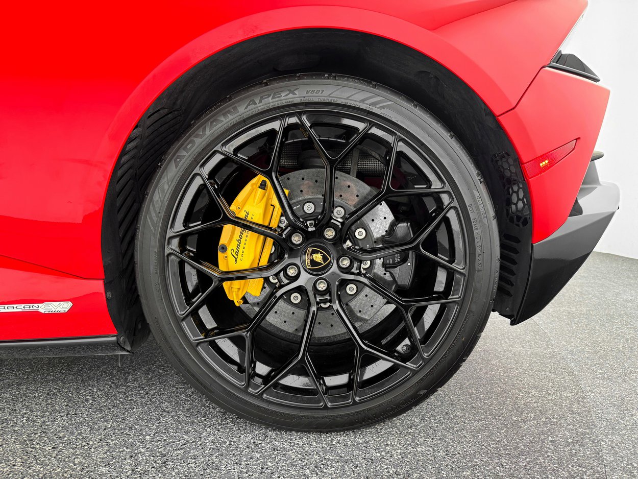 Used 2023 Lamborghini Huracan EVO image 29