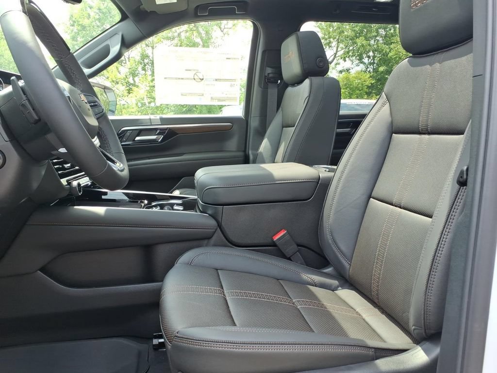 New 2026 Chevrolet Suburban High Country w/ LPO, Illumination Package AWD/4WD image 13