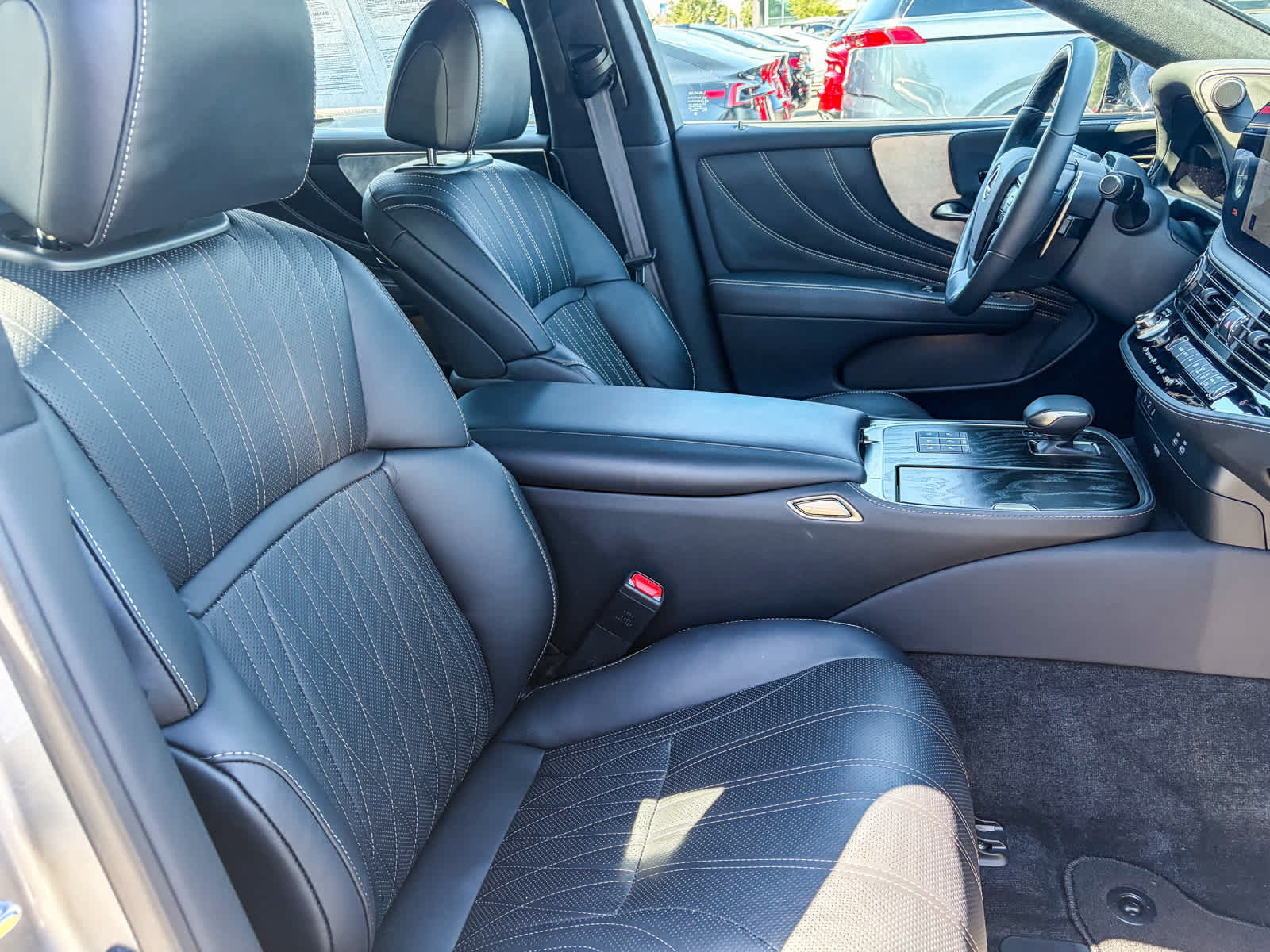 Certified 2025 Lexus LS 500 AWD w/ Luxury Package image 15