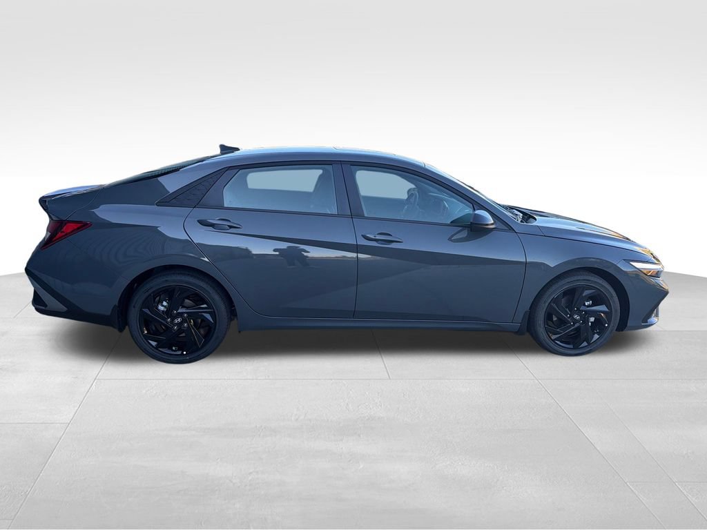 New 2026 Hyundai Elantra SEL Sport FWD image 8