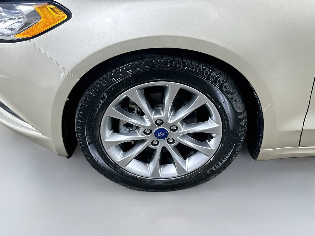 Used 2017 Ford Fusion SE w/ Fusion SE Technology Package FWD image 8