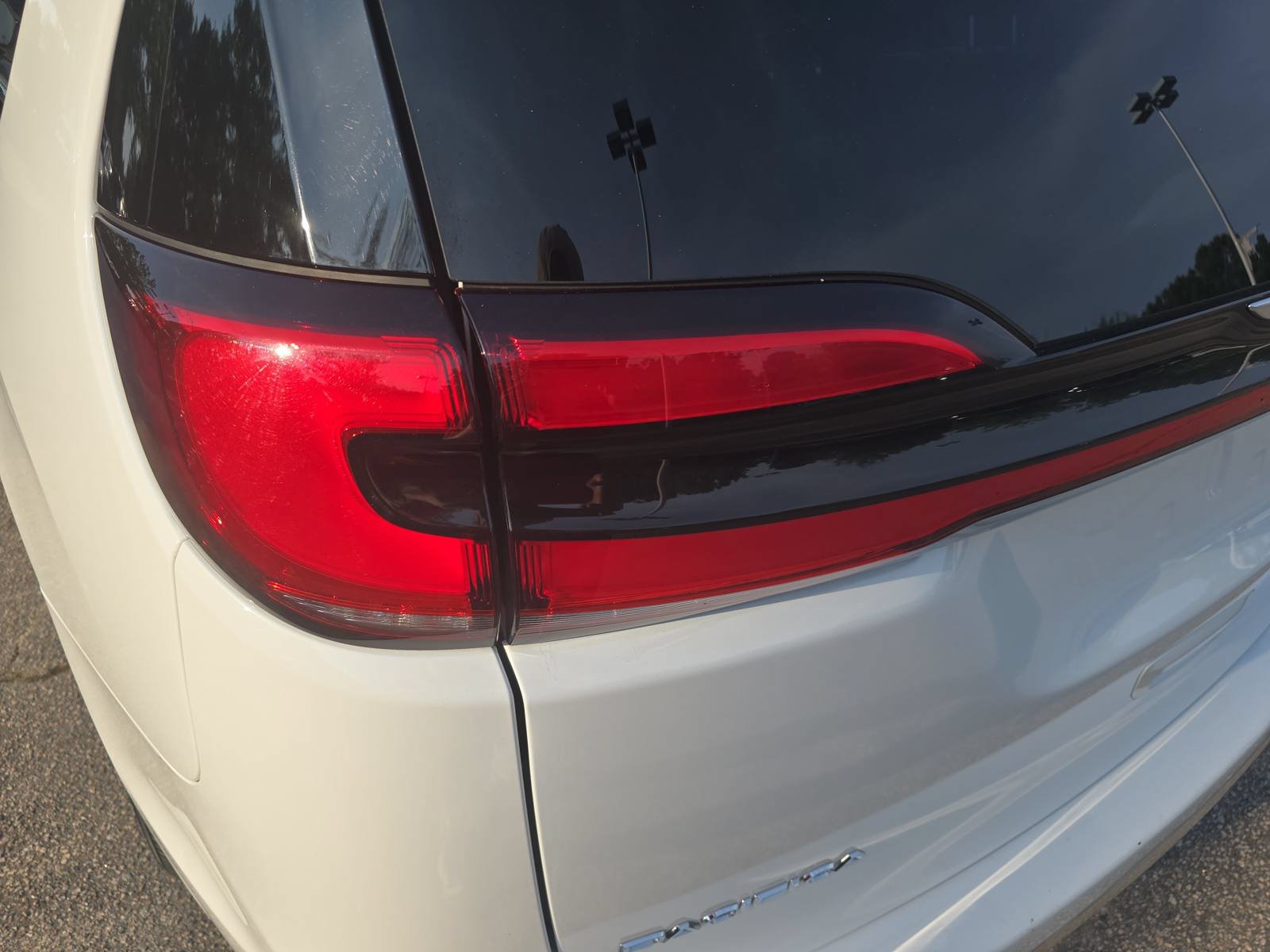 Used 2024 Chrysler Pacifica Limited FWD image 36
