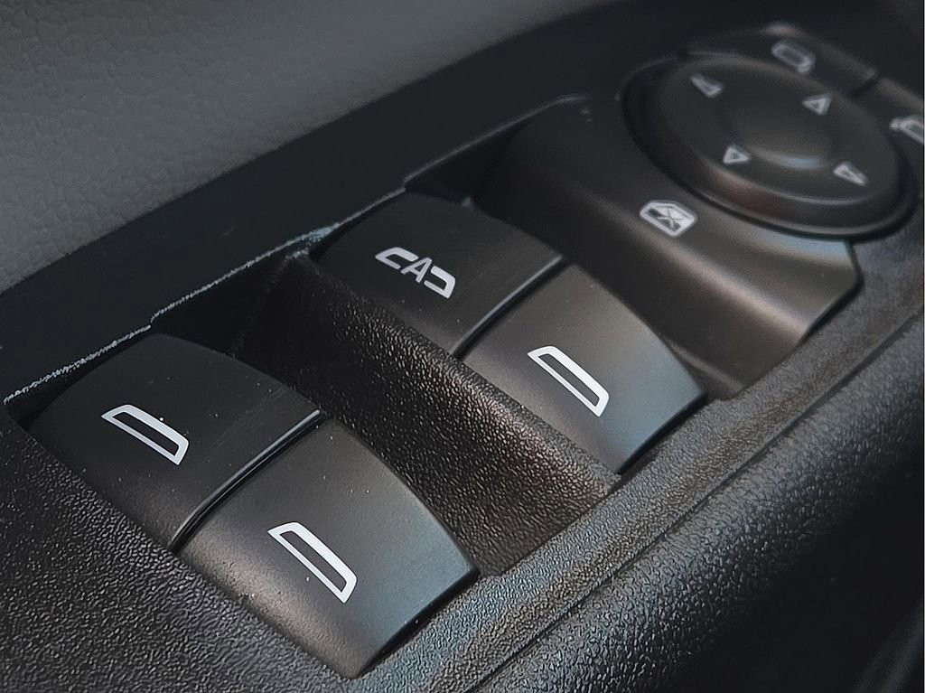 Used 2020 Chevrolet Equinox LS w/ LS Convenience Package image 16