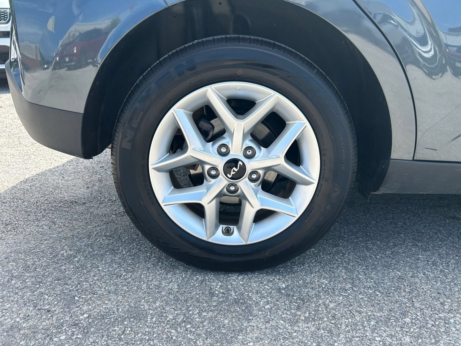 Used 2025 Kia Soul LX w/ LX Technology Package FWD image 24