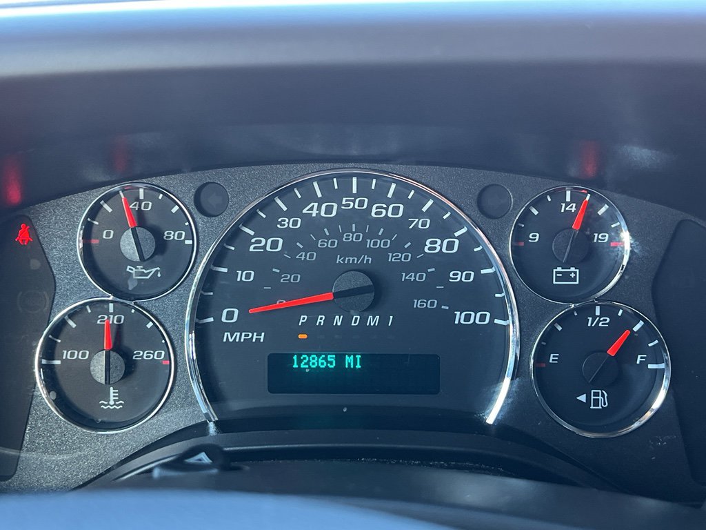 Used 2024 Chevrolet Express 2500 w/ Driver Convenience Package image 25