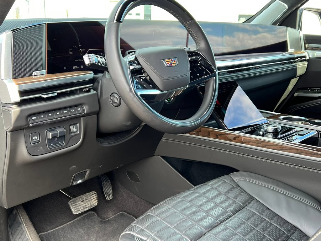 Certified 2025 Cadillac Escalade Sport Platinum w/ LPO, Floor Liner Package AWD/4WD image 23