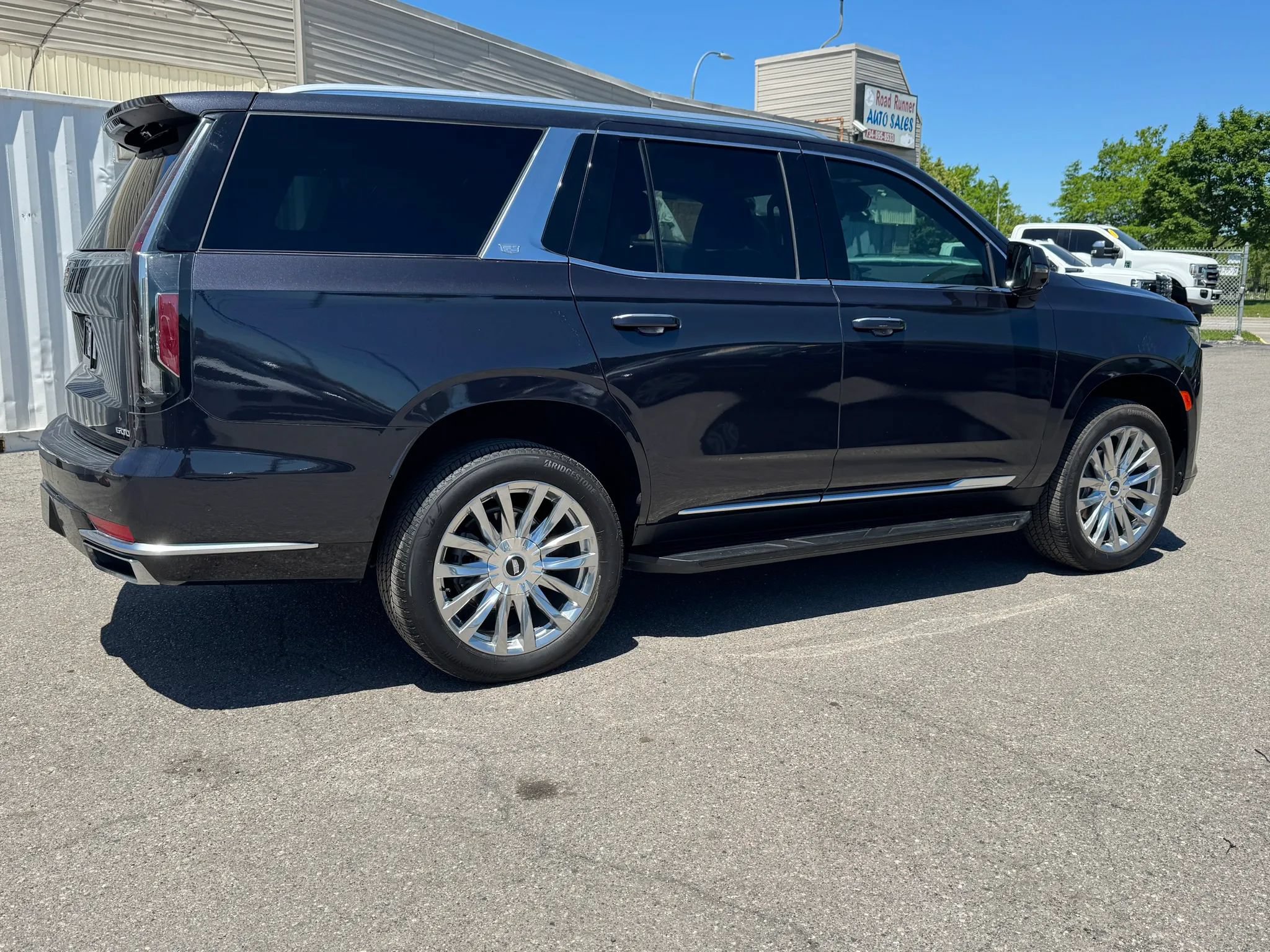 Used 2024 Cadillac Escalade Premium Luxury AWD/4WD image 9