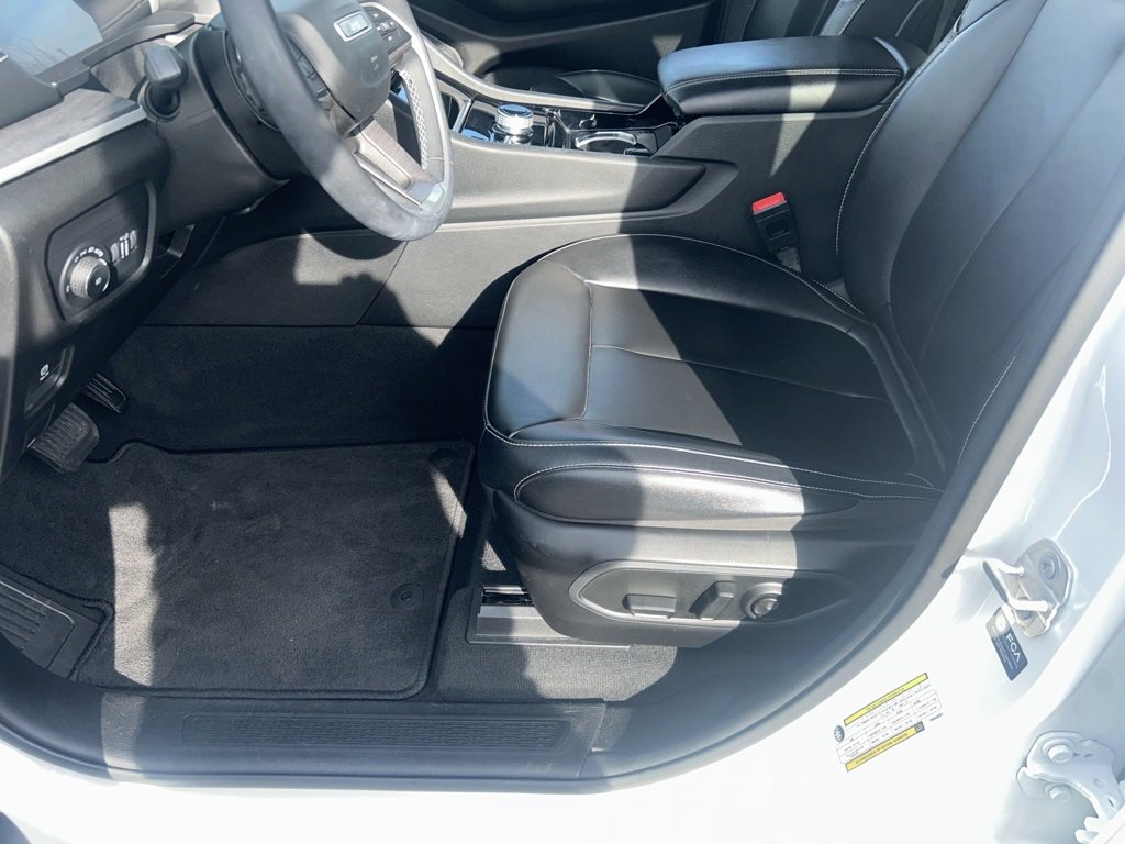 Used 2023 Jeep Grand Cherokee Limited image 5