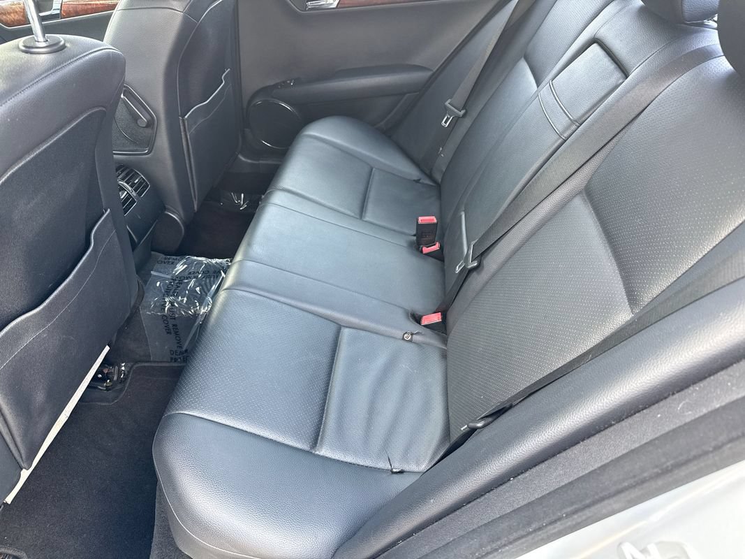 Used 2009 Mercedes-Benz C 300 Sedan image 29