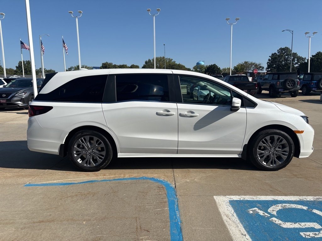 New 2026 Honda Odyssey Touring image 2