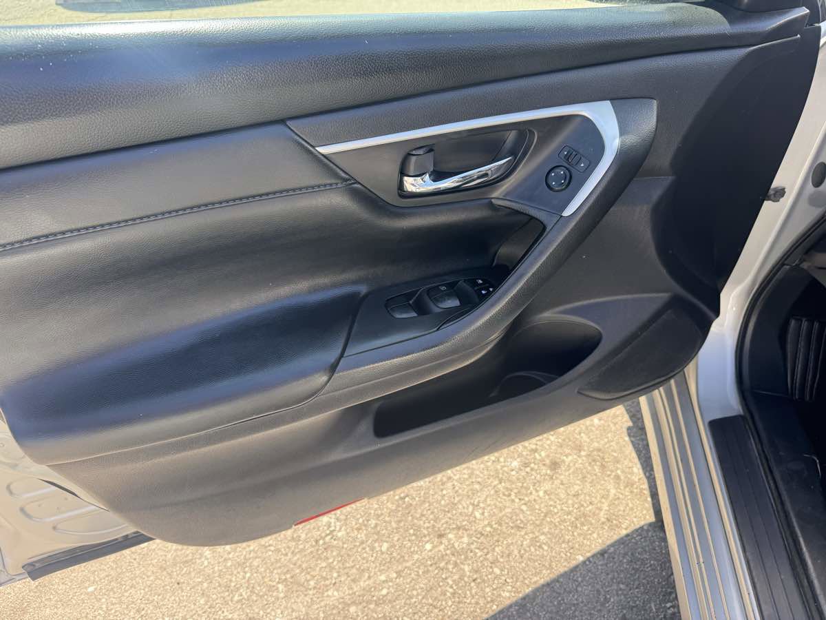 Used 2016 Nissan Altima 2.5 SR image 8