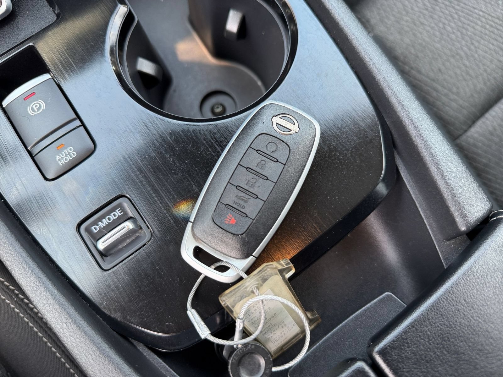 Used 2025 Nissan Rogue SV FWD image 27